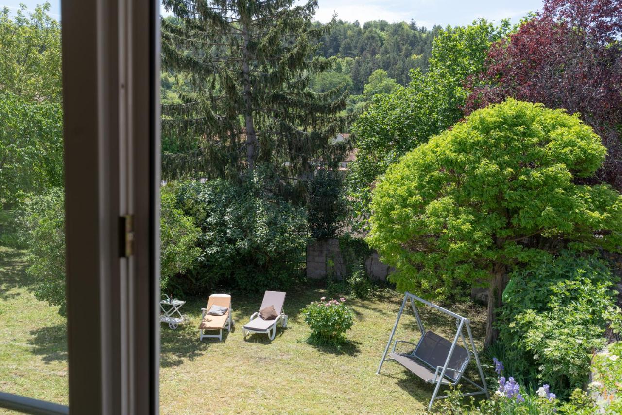 Les Pieds Dans L Herbe Meilhaud Exterior foto